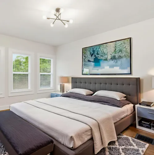 32-web-or-mls-561-e-37th-st-1@2x.png